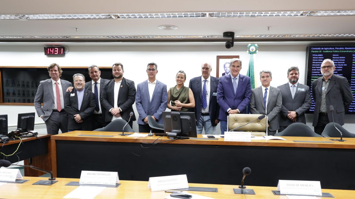 Em Brasília, ABCZ participa de audiência pública sobre o melhoramento genético do gado leiteiro