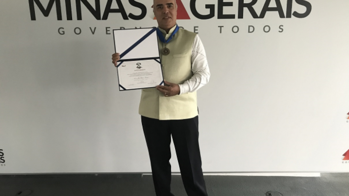 Medalha Santos Dumond é entregue a Conselheiro da ABCZ