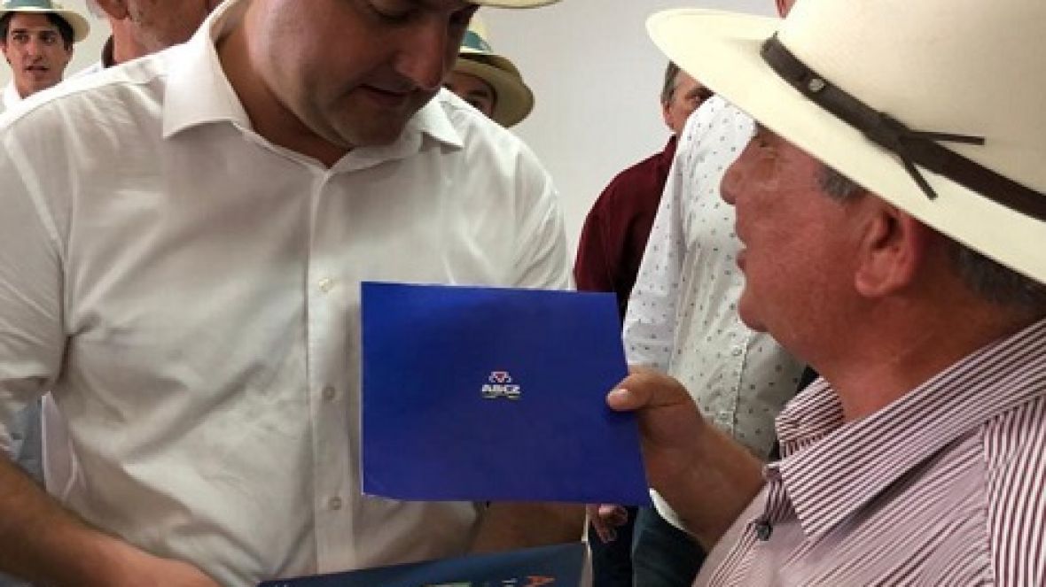 Vice-presidente da ABCZ faz convite a governador do estado do Paraná