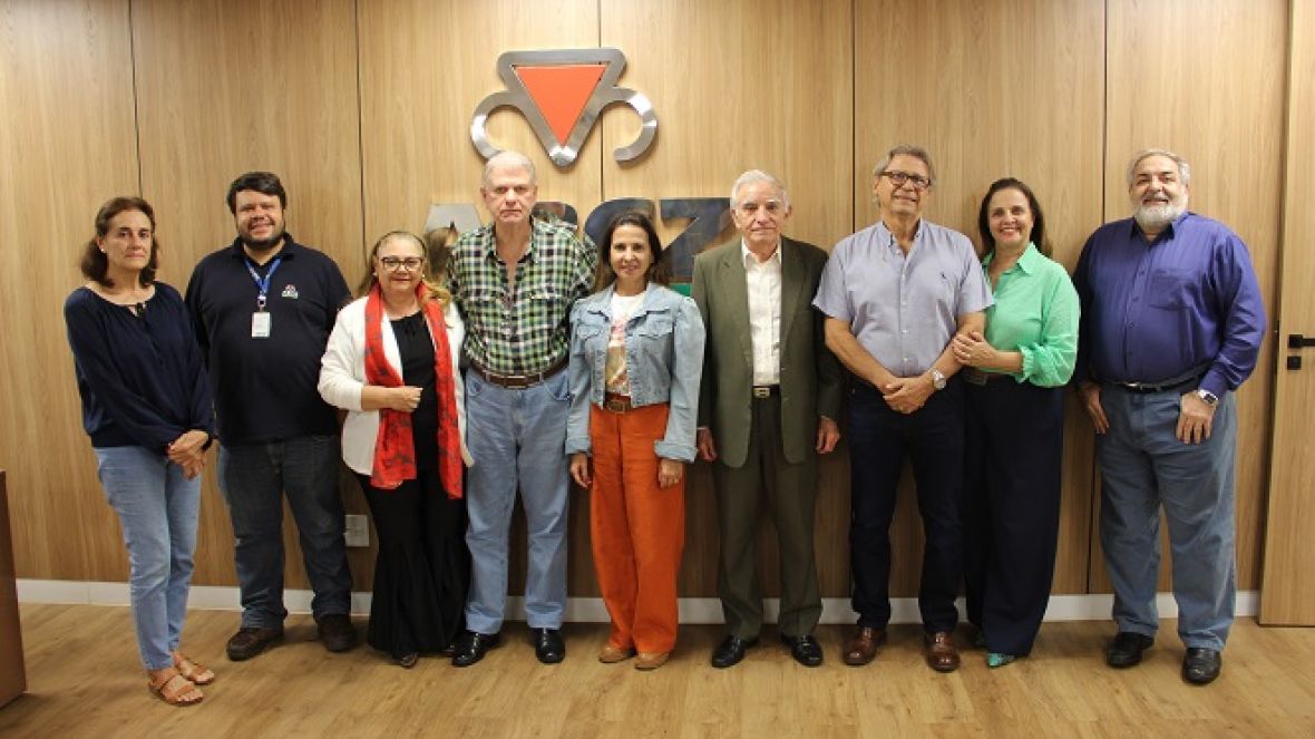 ABCZ recebe visita do escritor José Humberto da Silva Henriques, indicado ao Prêmio Nobel da Literatura