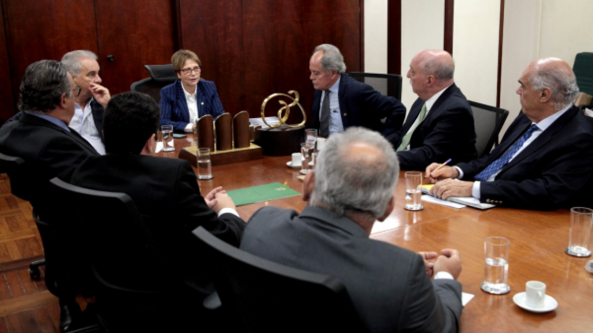Presidente da ABCZ e Ministra Tereza Cristina discutem projetos para pecuária em Brasília