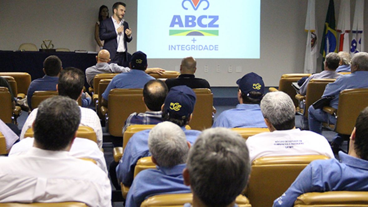 ABCZ+ Integridade: Técnicos passam por capacitação durante a Expogenética