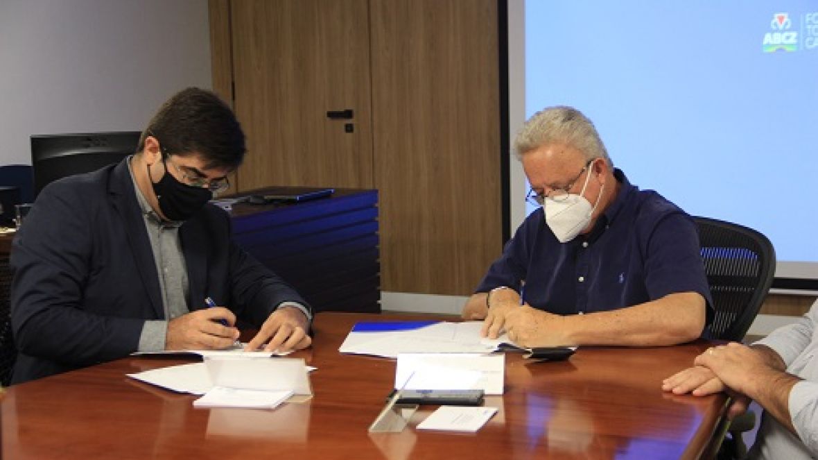 ABCZ e Fundação Banco do Brasil assinam parceria para o ‘Integra Zebu’