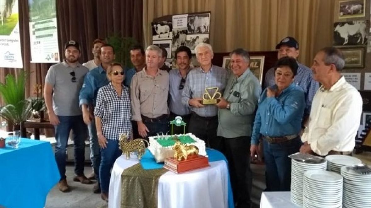 Representantes da ABCZ visitam fazenda São José em comemoração dos 140 anos da linhagem Lemgruber