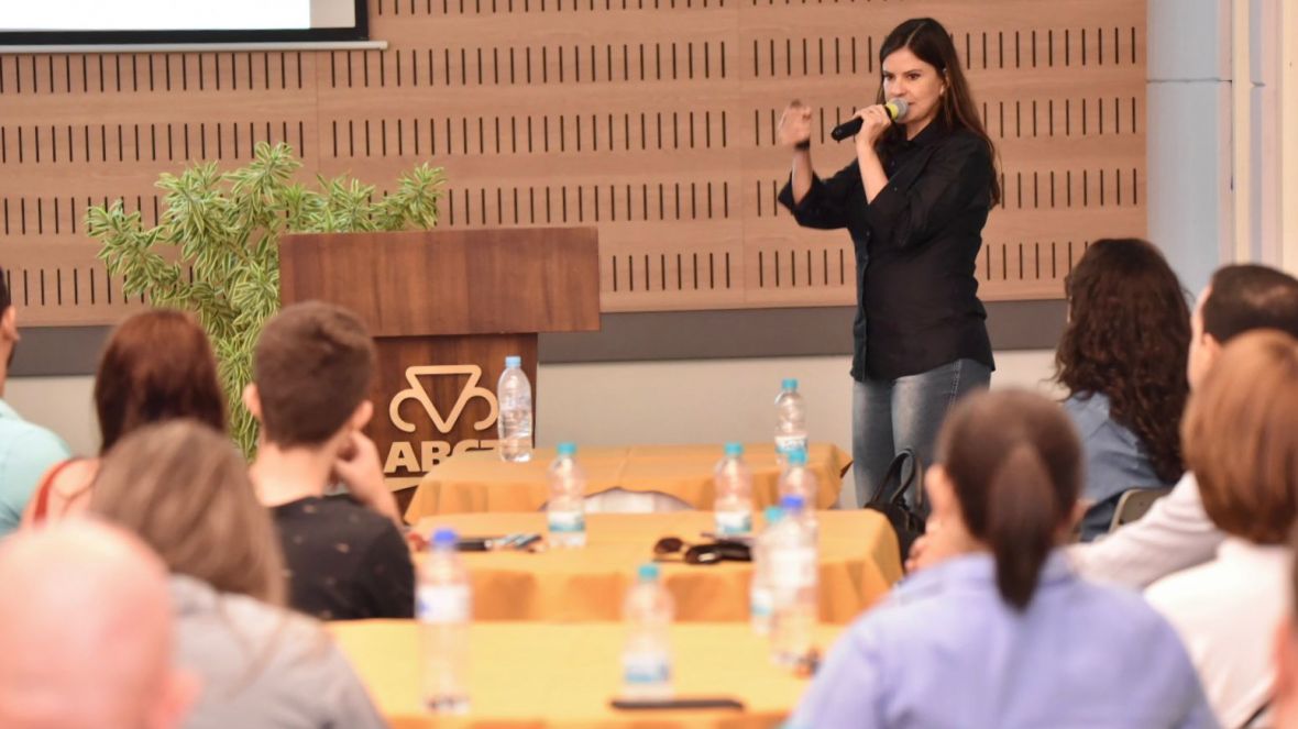 Circuito de Palestras BR Leite é grande destaque da ExpoLeite nesta quinta-feira (12)