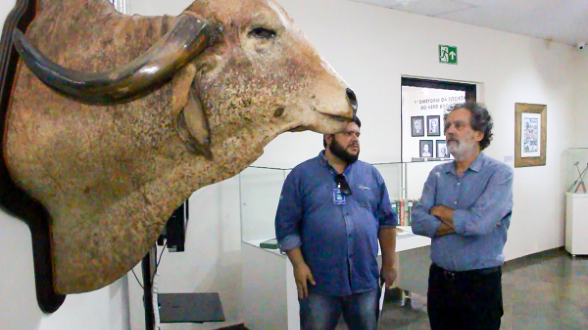 ABCZ recebe cineasta que irá produzir documentário sobre o Zebu