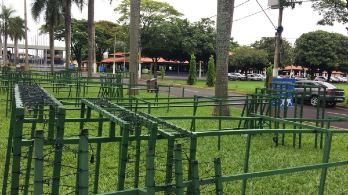 Estrutura para ?Natal no Parque 2018? começa a ser montada no Parque Fernando Costa