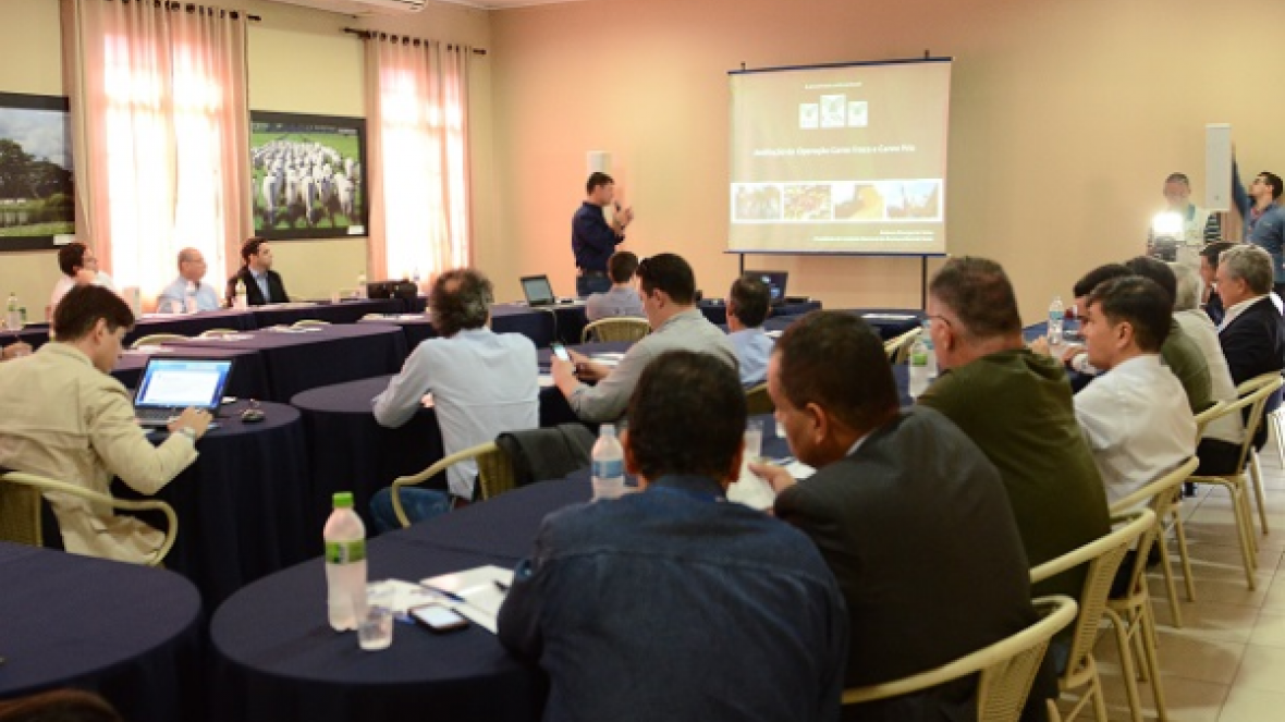 CNA debate mercado da carne e fim da vacinação na ExpoZebu