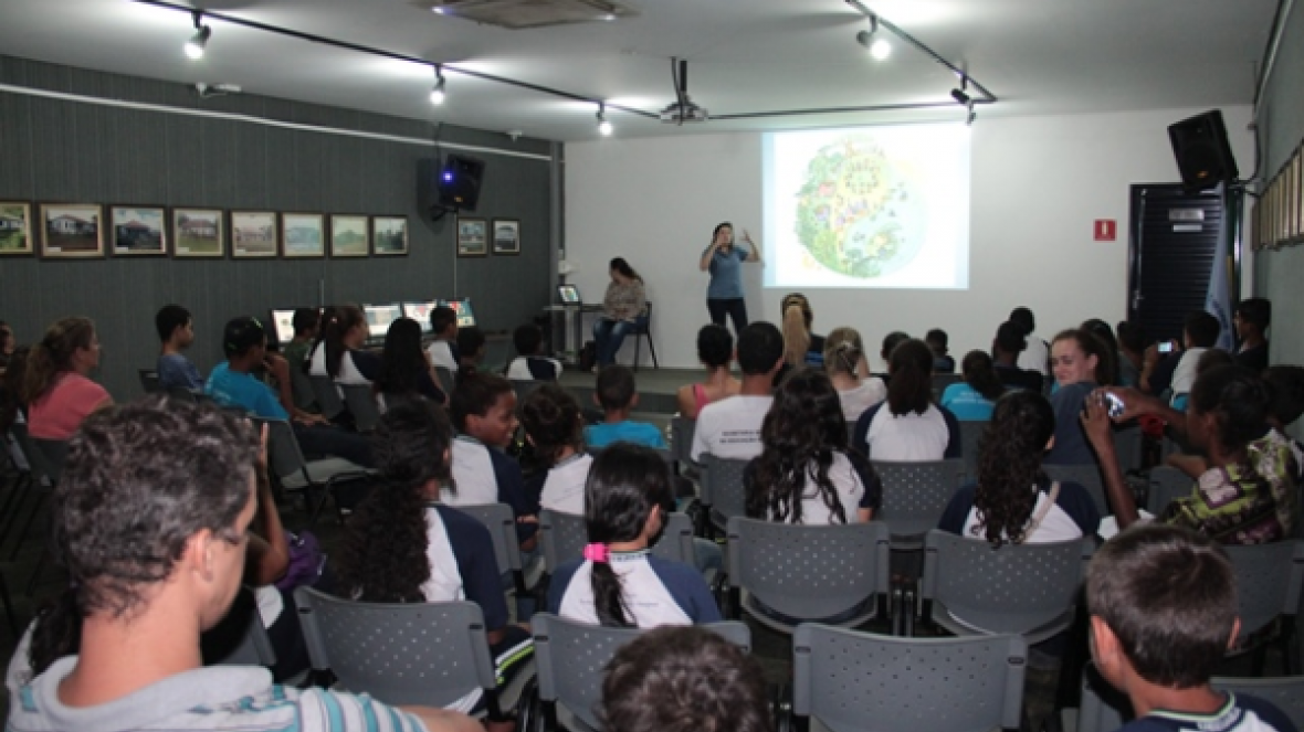 Estudantes da rede pública participam de oficinas na ABCZ