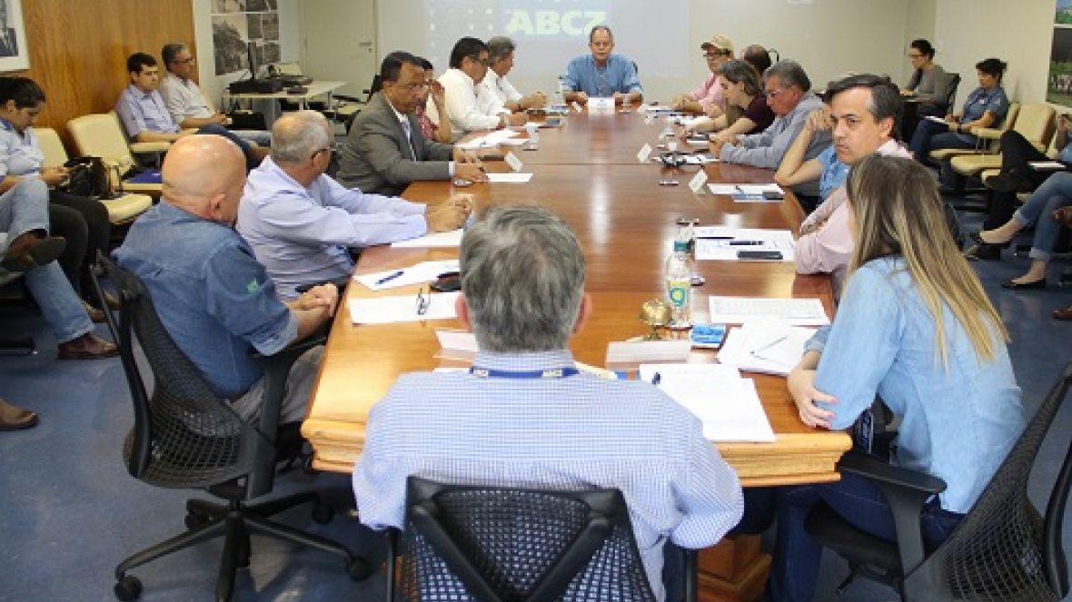 ABCZ e associações promocionais debatem regulamento da ExpoZebu 2019