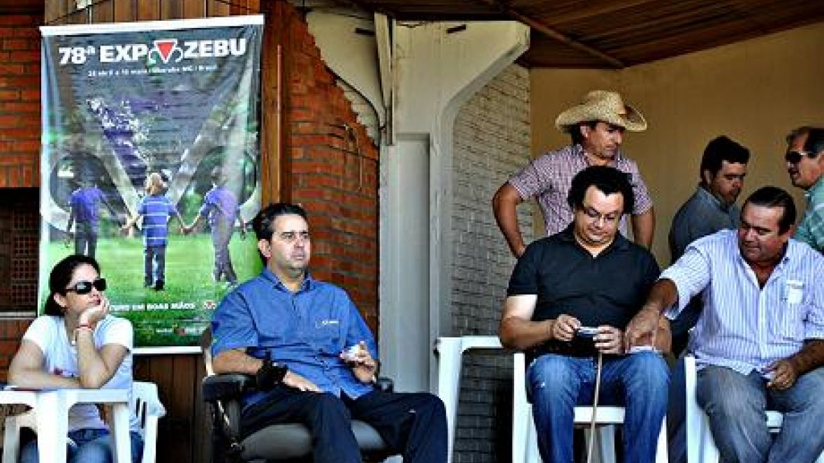 ABCZ divulga serviços e orienta criadores durante exposições estaduais 