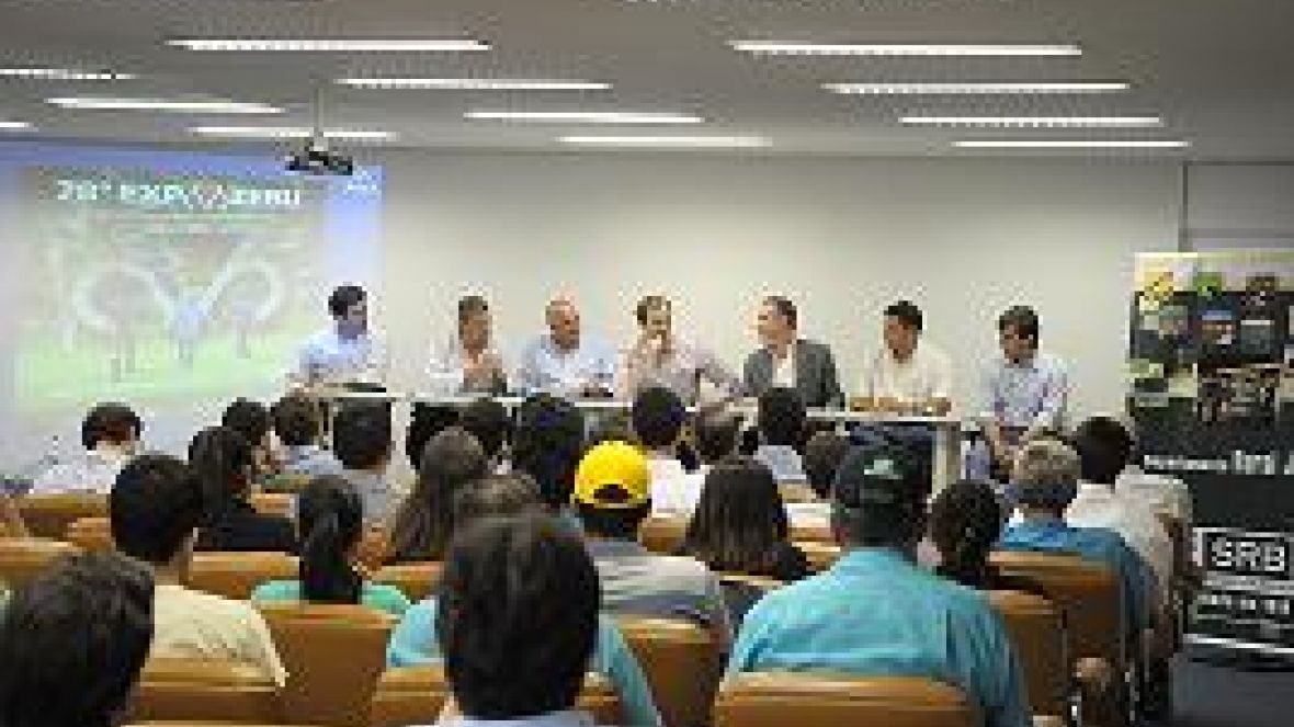 Relator do Código Florestal participa do primeiro dia da 78ª ExpoZebu 