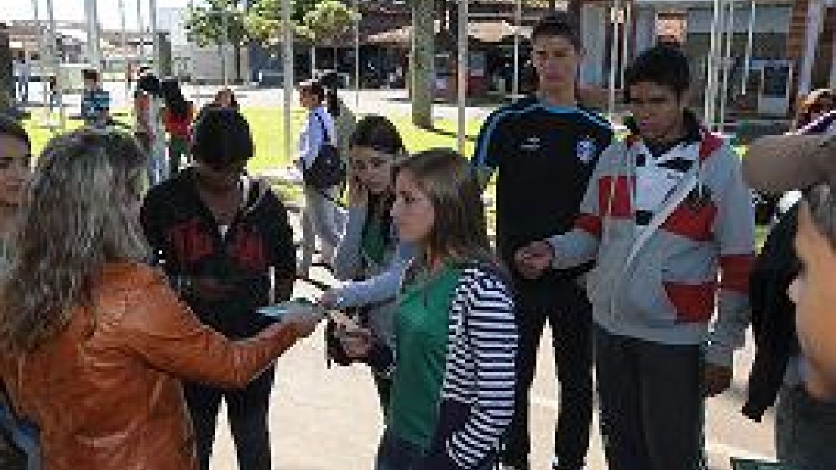 Estudantes aproveitam feriado para aprender sobre o zebu 