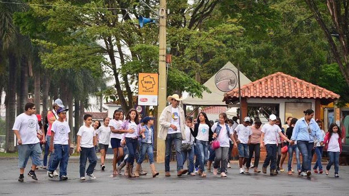 Expoinel: Alunos da FAZU participam de projeto "Saúde Brasil"