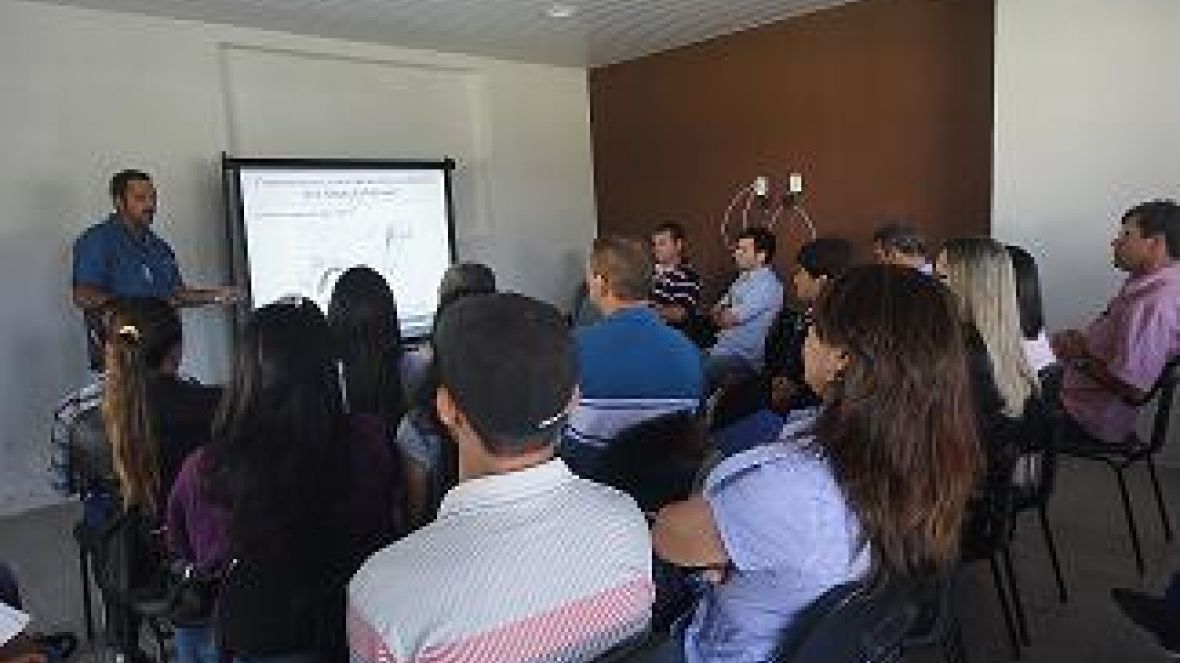 Criadores de Alagoas participam de curso e reunião com diretor da ABCZ