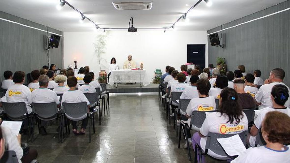 Idosos celebram 2012 com missa no Museu do Zebu  