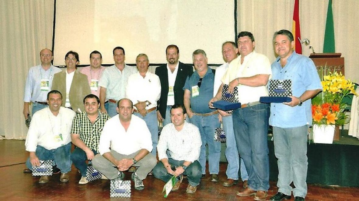 Superintendente da ABCZ recebe homenagem na Bolívia