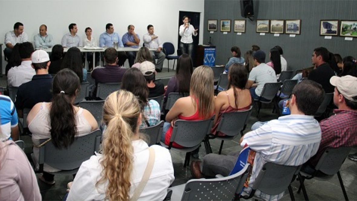 Seminário sobre mercado de trabalho no agronegócio continua nesta tarde