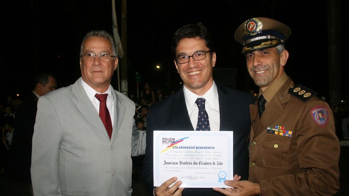 Presidente da ABCZ recebe homenagens em Uberaba