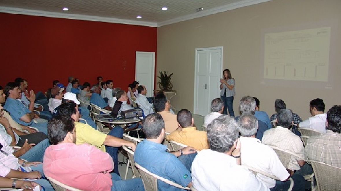 Técnicos da ABCZ participam de treinamento na ExpoGenética