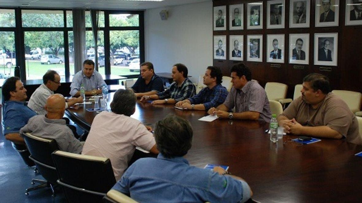 Representantes da ABCZ e da Comissão de Jurados participam de reunião
