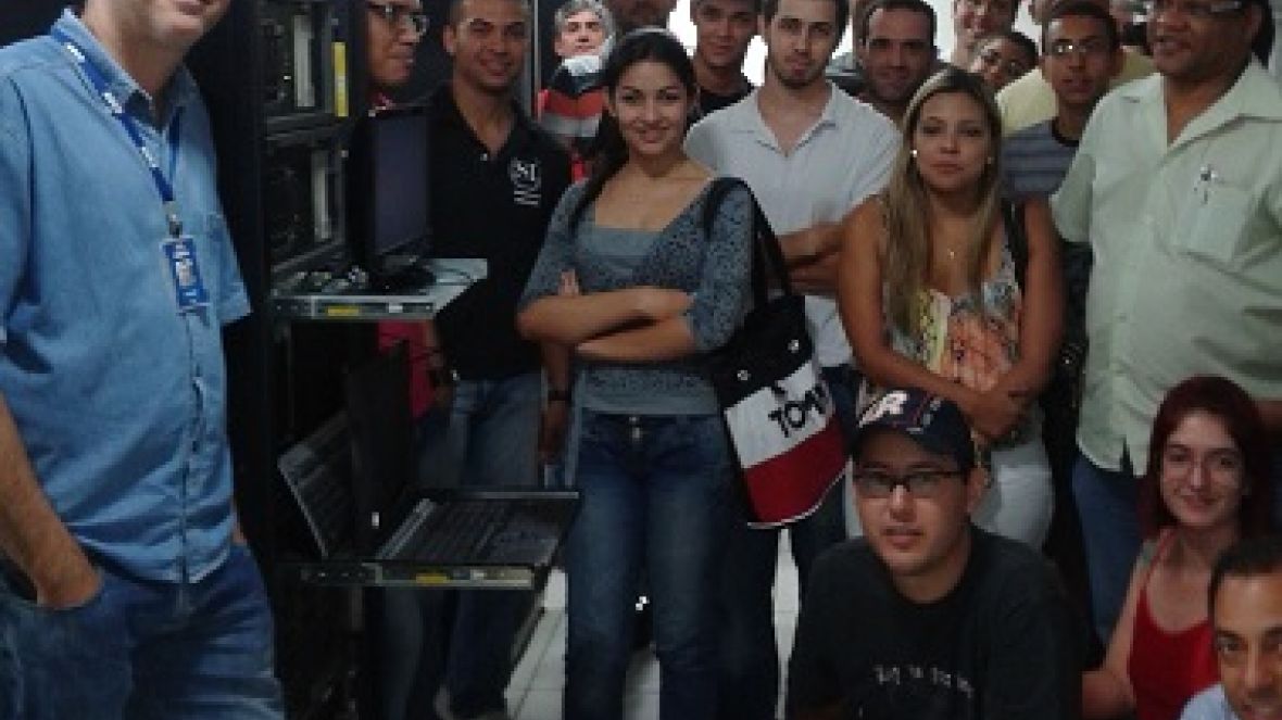 Acadêmicos da FAZU visitam setor de TI da ABCZ