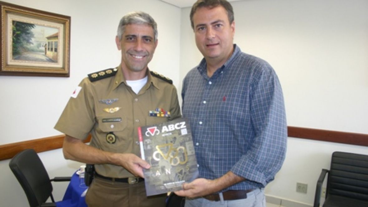 Presidente da ABCZ visita comando da PM em Uberaba