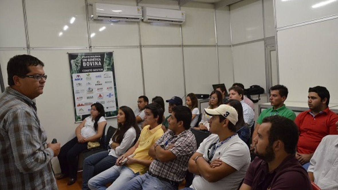 Alunos da FAZU terão aula diretamente da ExpoZebu