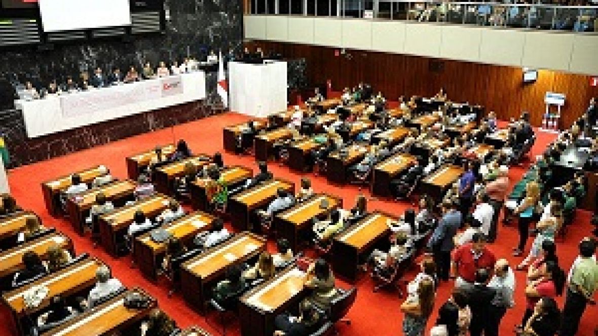 Deputados vão à Expozebu cobrar aplicação da lei florestal