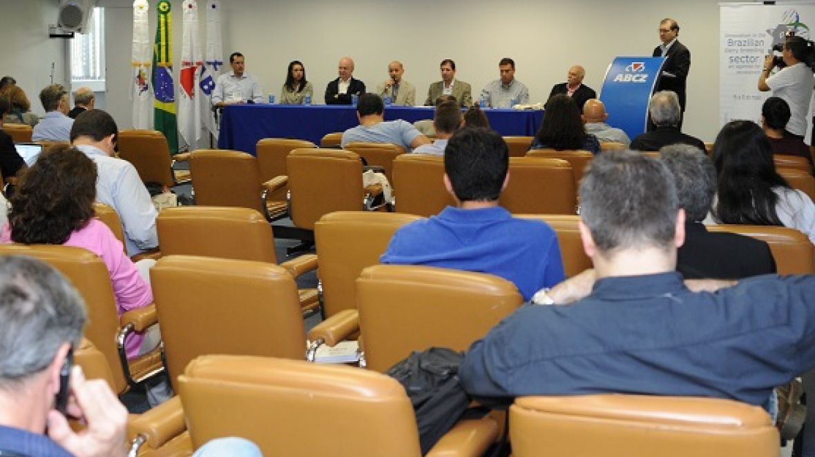 Workshop da Embrapa avalia desenvolvimento da pecuária leiteira