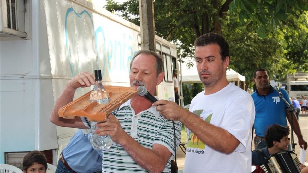 Criador da luz engarrafada apresenta invenção na ExpoZebu