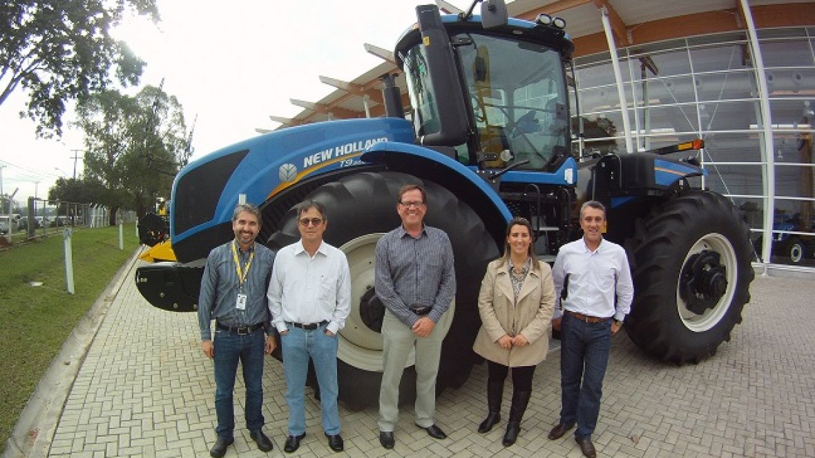 Representantes da ABCZ visitam fábrica da New Holland 