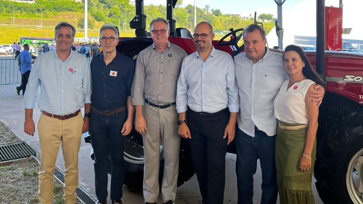 ABCZ participa de entrega de equipamentos agrícolas para produtores de MG