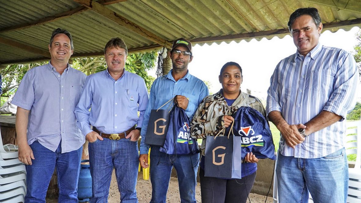 Primeiros animais inseridos no Programa Uberaba Mais Genética são inseminados