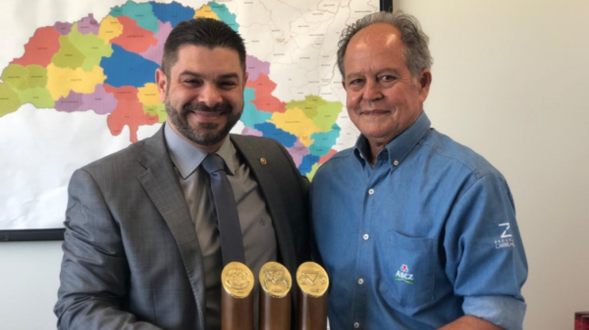 Coordenadoria das Promotorias da Infância recebe homenagem da ABCZ