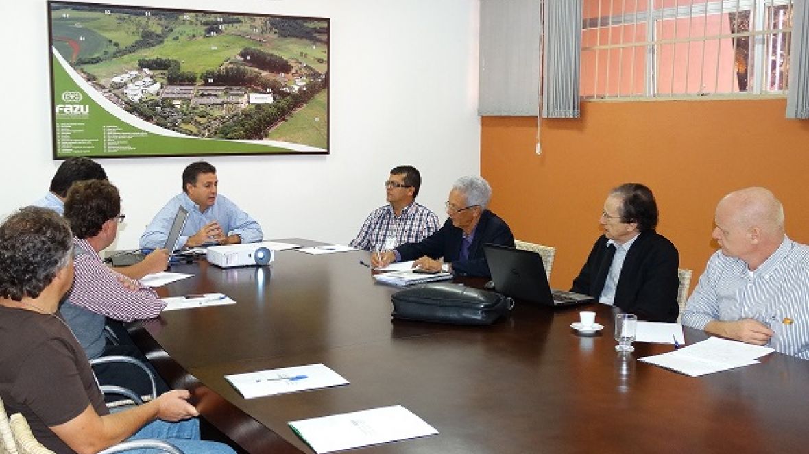 FAZU reúne referências e inicia reestruturação para formação de líderes