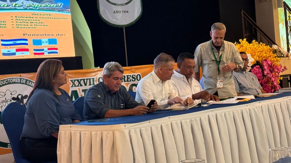 ABCZ e Aprogalpa assinam carta de intenção para promover controle leiteiro de rebanhos zebuínos no Panamá