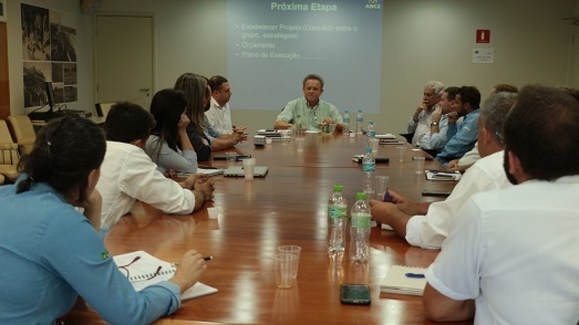 Projeto itinerante de ILP e ILPF é apresentado durante reunião