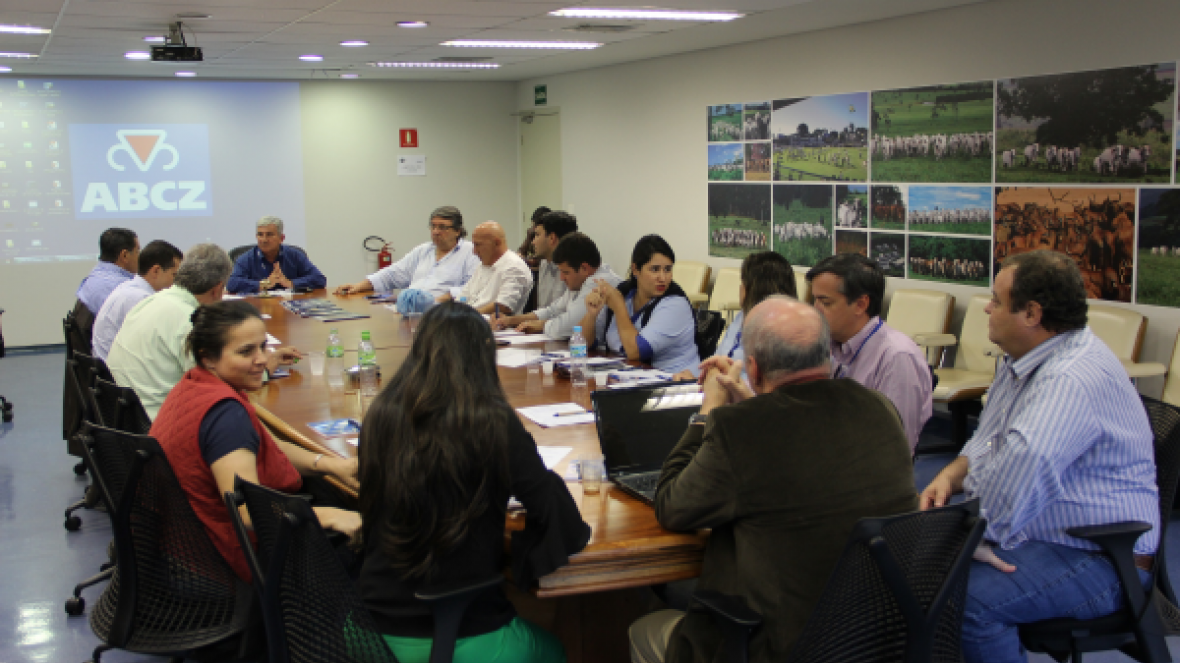 Novas Deps para a raça Tabapuã são apresentadas às Associações Promocionais