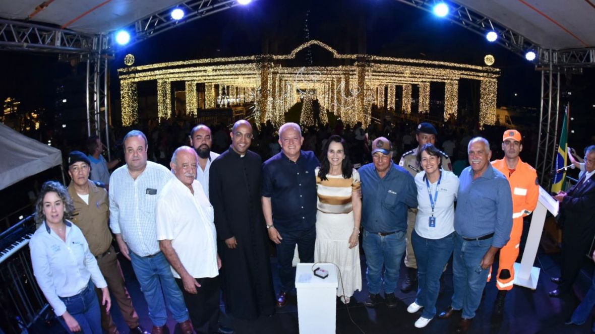 Abertura do 'Natal no Parque' atrai grande público ao Parque Fernando Costa 