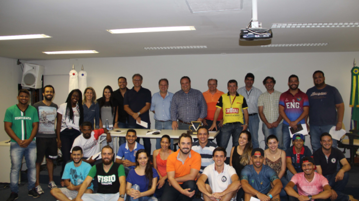 Reunião discute preparativos para a Vila Universitária