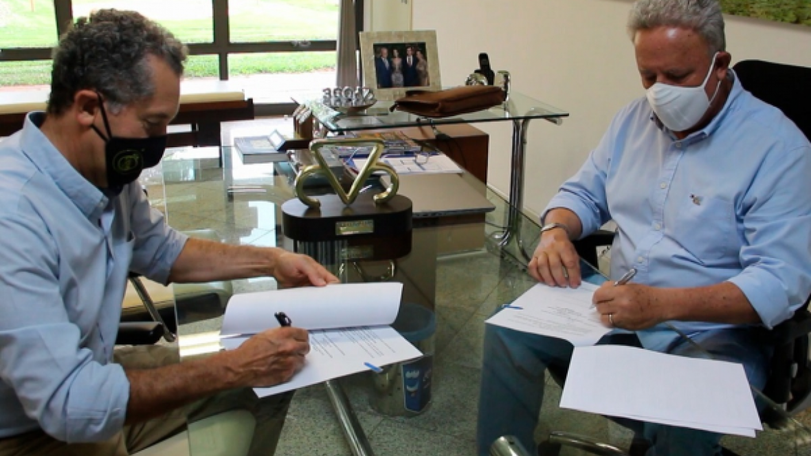 ABCZ e ESALQ/USP assinam Termo de Cooperação Técnica para o programa ?Zebu: Carne de Qualidade?