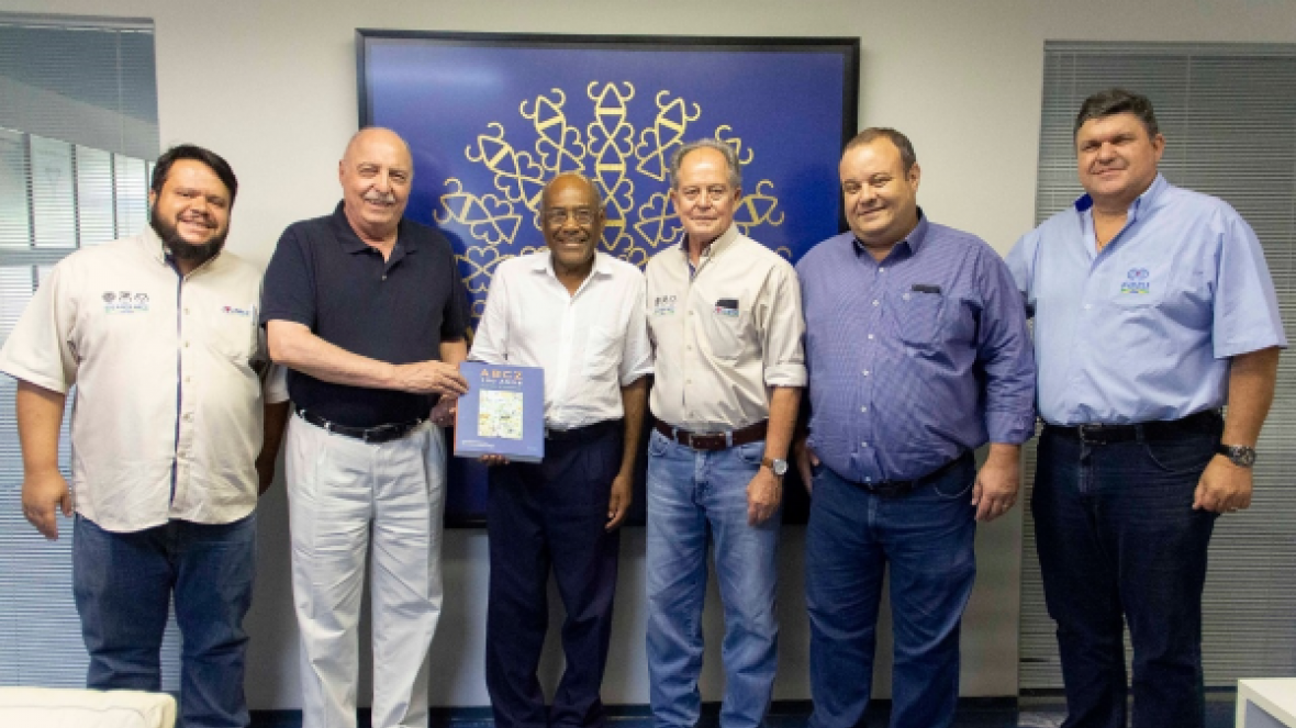 ABCZ recebe visita de professor membro da ALTM