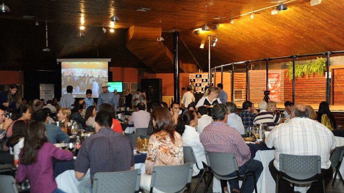 Leilões da ExpoZebu 2015 terminam neste sábado