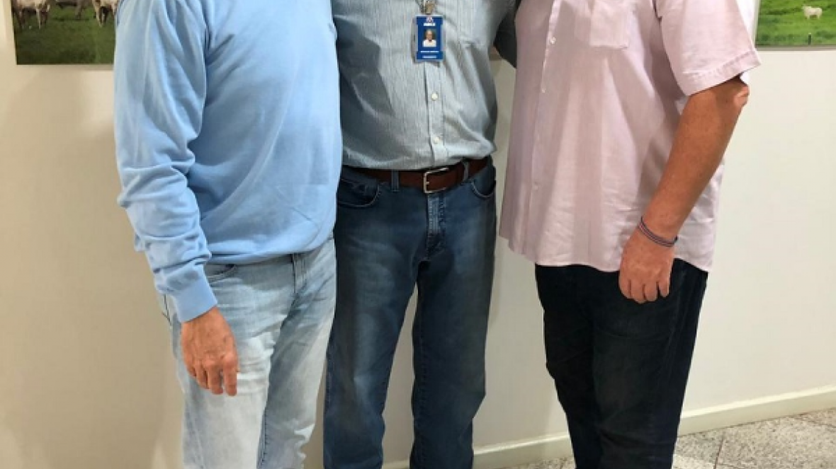 Arnaldo Manuel recebe visita de associados