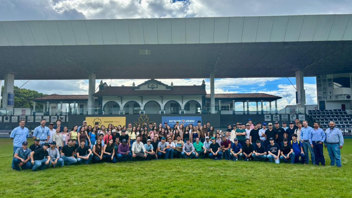 Integração e networking: Fazu leva mais de 100 calouros para conhecer a ABCZ