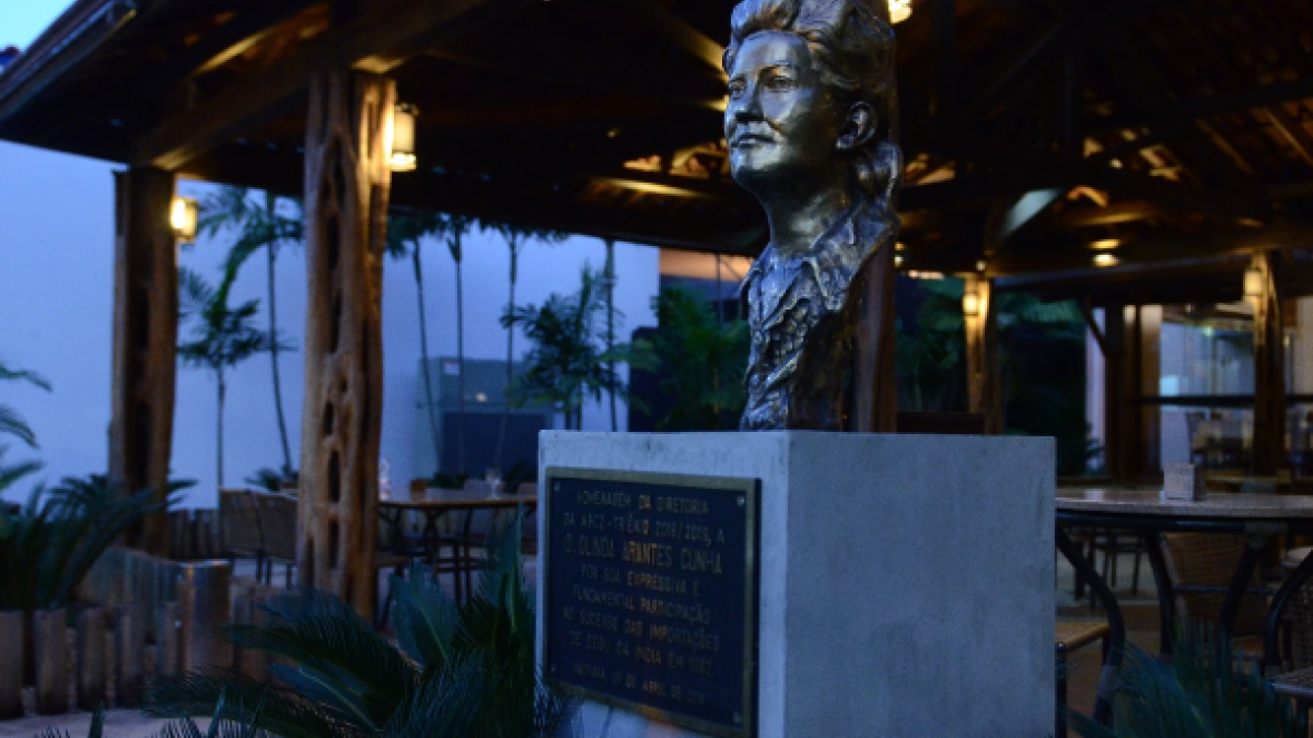 EXPOZEBU 2019: ABCZ inaugura busto em homenagem a Dona Olinda Arantes Cunha