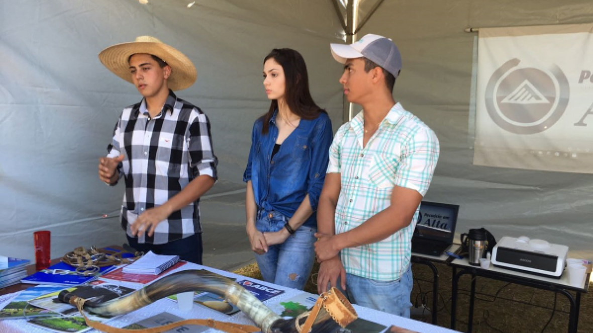 Melhoramento genético de zebuínos é debatido durante feira de biologia em Uberaba (MG)