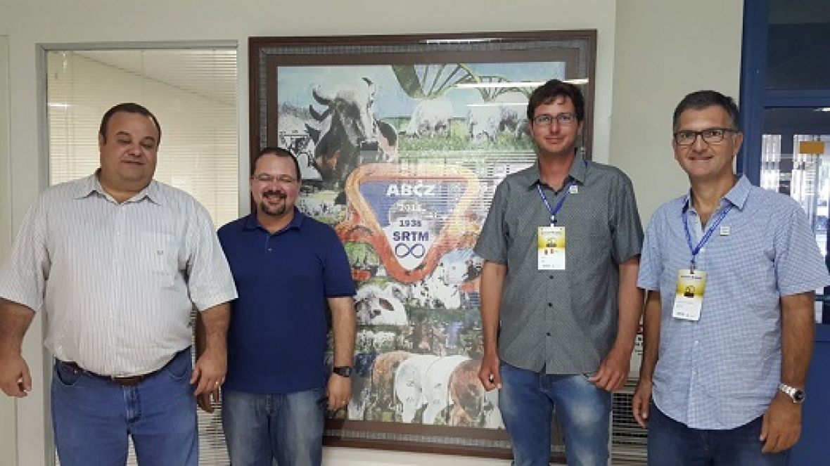 Peruanos visitam ExpoZebu 2018, guiados por técnico da ABCZ