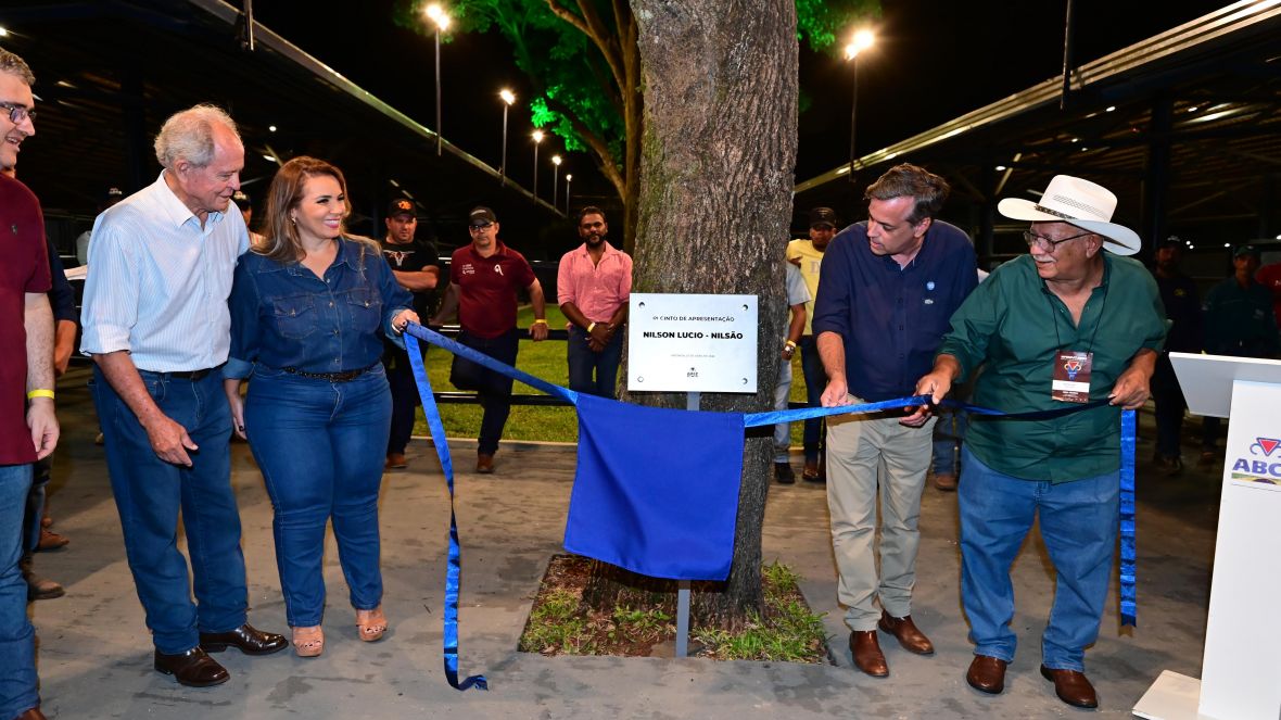 Área de apresentação de animais no Tatersal Rubico Carvalho passa a se chamar Nilson Lúcio em homenagem a ícone da ExpoZebu
